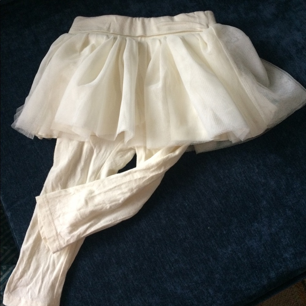Baby Gap leggings with tulle skirt